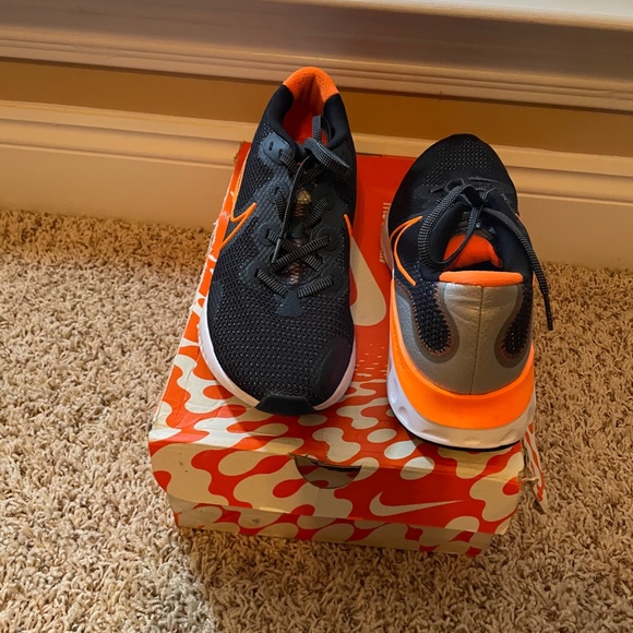 Nike men's shoe - Picture 3 of 7